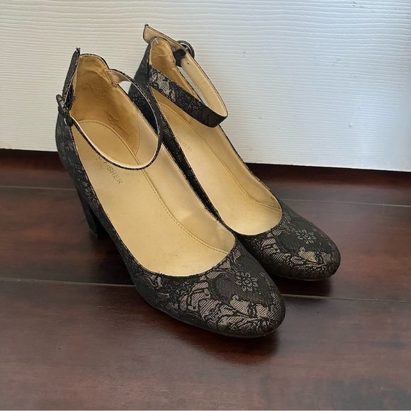 Size 10 Marc Fisher Ankle Strap Black and Nude Lace Pumps Heels - Picture 2 of 7